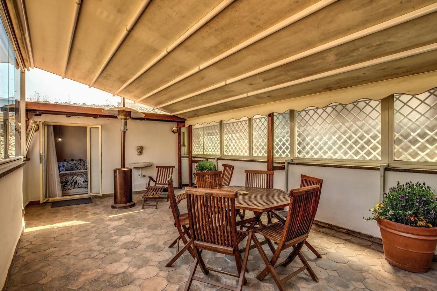 Appartamento Attic With Terrace By Trevi Fountain Roma Esterno foto